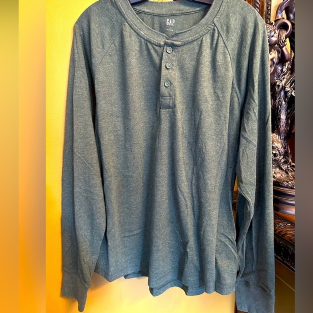 NWOT Gap Crewneck Sweatshirt